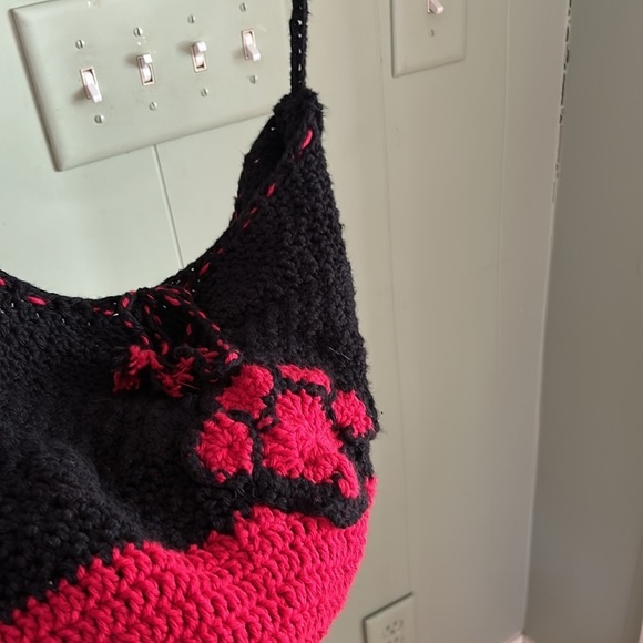 Red + Black Hand Crocheted Bag Large Dawg Paw ๐พ Magnetic Closure Cinch Top NEW - Picture 7 of 14